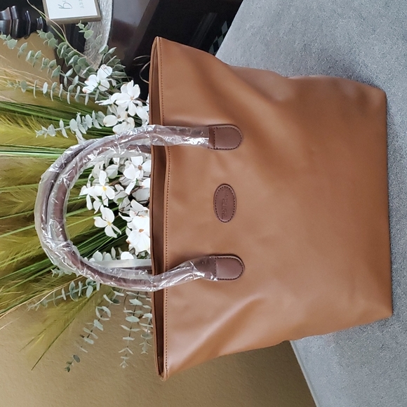 🆕️ Bella Russo Brown & Tan Polyurethane Tote Handbag (20"L X 7"W X 15"H) - Picture 1 of 11